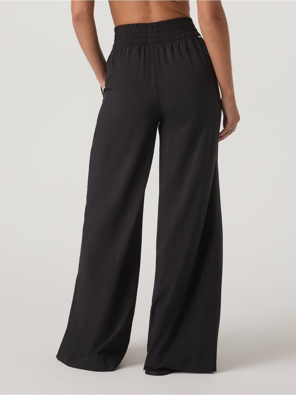 Vuori Villa Wideleg Pant Women’s Large in Black - Picture 2 of 8